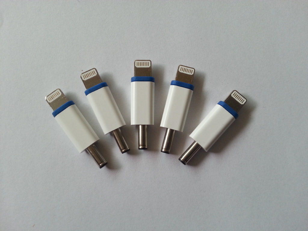 【供应新款苹果5亮面转接头 移动电源亮面转接头 价格优惠 质量保证】价格,厂家,图片,手机转接头,深圳市永盛电子-